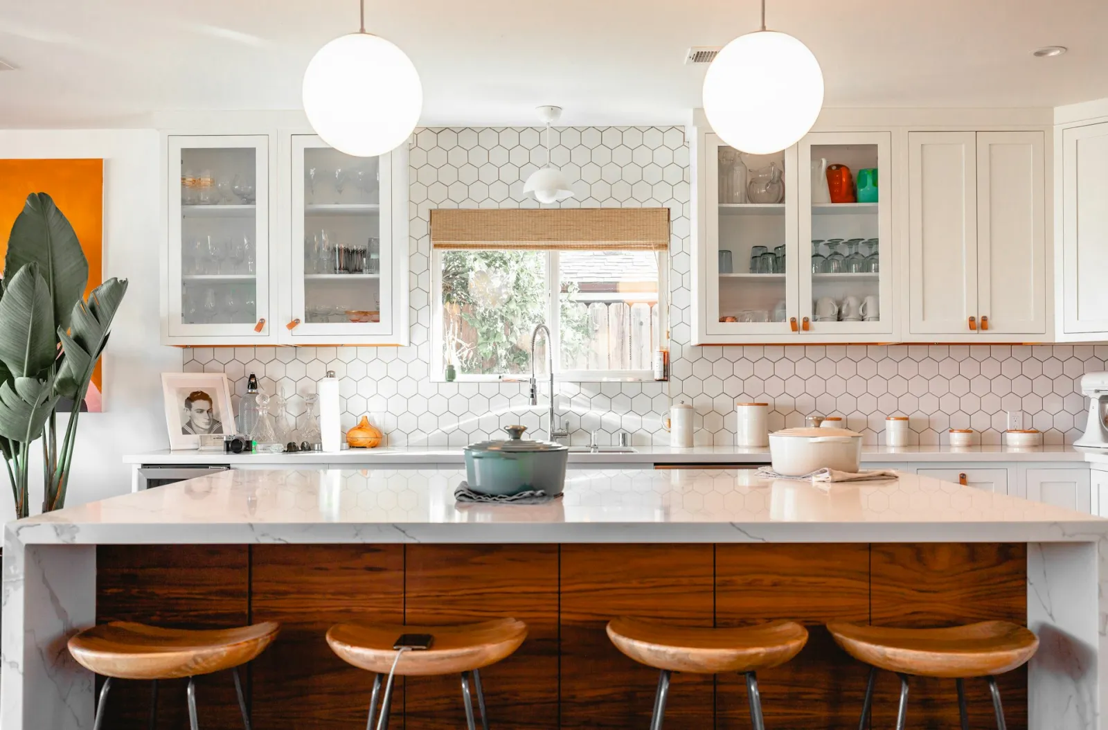 Cocina moderna de una vivienda en venta